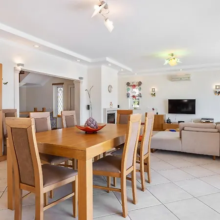 וילה Sunflower By Ocvillas *